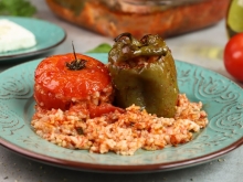 Γεμιστά Ορφανά (Ντομάτα - Πιπεριά) με Πατάτες Φούρνου