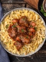 Μοσχαράκι Κοκκινιστό με Λιγκουίνι