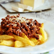 Πατάτες Τηγανιτές με Κιμά και Τυρί