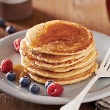 Pancakes με Μπανάνα, Φράουλα, Σιρόπι Σφενδάμου