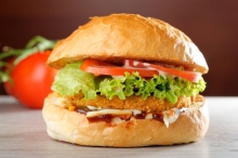 1 Κρέπα Mini Σοκολάτα - Μπισκότο + 1 Chicken Burger