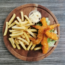ΠΑΙΔΙΚΟ ΓΕΥΜΑ: Chicken Strips (6 τεμ) + Πατάτες + Χυμός Amita Motion 330ml