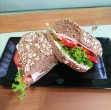 1 Καφές Επιλογής + 1 Πολύσπορο Ψωμάκι Αλλαντικό Επιλογής