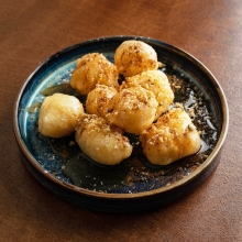 Λουκουμάδες με Υλικά Επιλογής