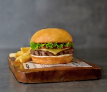 1 Burgerακι με Κέτσαπ - Μουστάρδα + 1 Αναψυκτικό 330ml επιλογής