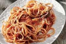 Κόκορας Κρασάτος με Μακαρόνια