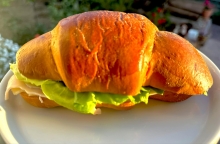 Κρουασάν Τυρί Εμενταλ, Γαλοπούλα Φουαντρέ, Μαρούλι, Κρέμα Τυρί