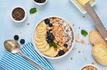 Γιαούρτι με Μέλι, Granola, Blueberries, Μπανάνα Φρέσκια