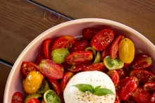 Burrata με Ντοματίνια και Λάδι Βασιλικού