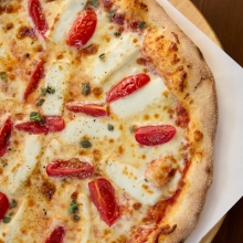 Pizza Κανονική Μαστέλο – Ντοματίνια