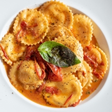 Ραβιόλι Χειροποίητα Γεμισμένα με Μείγμα Τυριών