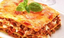 Λαζάνια Bolognese + Σαλάτα Λάχανο - Καρότο + Αναψυκτικό 330ml