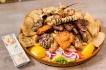 Ποικιλία Κρεατικών για 4 Ατομα + Σαλάτα Επιλογής
