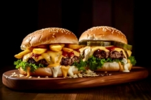 2 Classic Burgers + 1 Μερίδα Πατάτες Τηγανητές + 1 Ατομική Σαλάτα επιλογής