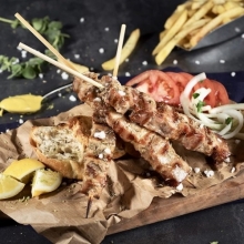 ΤΣΙΚΝΟDEAL: 10 Σουβλάκια Κοτόπουλο + Πατάτες + Σκορδόψωμο Επιλογής + 1 Pepsi 1.5lt