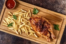 Μισό Κοτόπουλο Σούβλας + Πατάτες + Σωσάκι