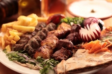 1 Ποικιλία Κρεατικών 2-3 Ατόμων + 1 Coca-Cola 1.5lt ΔΩΡΟ