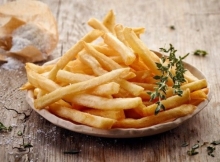 Πατάτες Τηγανιτές με Μπέικον, Τυρί Gouda και Σως