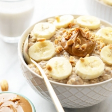 Γιαούρτι με Μέλι, Φυστικοβούτυρο, Μπανάνα, Αμύγδαλα, Granola