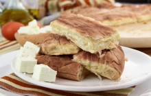 Τυρόπιτα Χωριάτικη Ταψιού