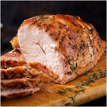 Φιλέτο Γαλοπούλα με Πουρέ Πατάτας Αρωματισμένο με Κάστανο και Σάλτσα Κρασιού με Δαμάσκηνα