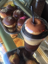 Καφές Espresso (ζεστός ή κρύος) + Mini Donut