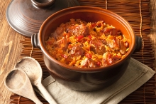 1 Μερίδα Χοιρινό Γιουβέτσι + 1 Ατομική Σαλάτα Mix + 1 Αναψυκτικό 330ml επιλογής