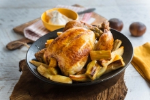 Κοτόπουλο Ολόκληρο με Πατάτες και Ντιπάκι Σως Λεμονιού
