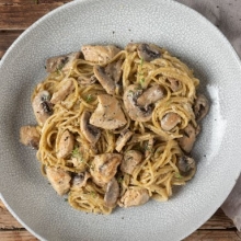 Μακαρονάδα με Κοτόπουλο και Σάλτσα ala Creme