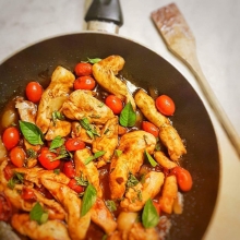 Κοτόπουλο του Κυνηγού με Μανιτάρια και Πιπεριές