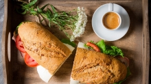 Καφές Επιλογής + Μπαγκέτα ή Κρουασάν Αλμυρό