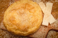 Κασερόπιτα με Σουσάμι