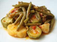 Φασολάκια φρέσκα με πατάτες και κολοκύθια