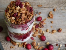 Power Bowl Yogurt - Μπανάνα - Μέλι - Granola - Drops Σοκολάτας