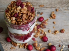 Power Bowl Yogurt - Granola με Μαύρη Σοκολάτα - Πορτοκάλι - Mix Αποξηραμένων Φρούτων - Σιρόπι Σφενδάμου