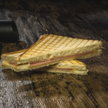 1 Καφές επιλογής + 1 Τοστ επιλογής