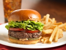 1 Burger Απλό + 1 Μερίδα Πατάτες Τηγανητές + 1 Αναψυκτικό 330ml επιλογής