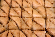 Μπακλαβαδάκια με Καρύδι και Αμύγδαλο (κιλό)