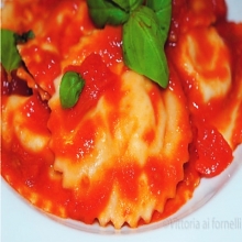 Ραβιόλια Γεμιστά με Ψητή Ντομάτα