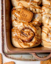 Cinnamon Roll with Speculoos Cream and Lotus Biscuit