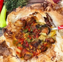 Χοιρινό Εξοχικό με Φέτα, Ντομάτα και Πιπεριά (κιλό)