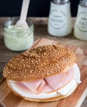 Αλμυρό Κουλούρι Γεμιστό Λιαστή Ντομάτα