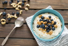 Γιαούρτι με Σπόρους Chia, Goji Berries και Μέλι