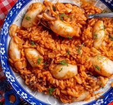 Καλαμάρι Κοκκινιστό με Ρύζι