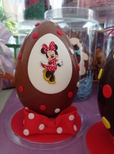 Χειροποίητο Σοκολατένιο Επώνυμο Αυγό Mini Mouse (480gr)