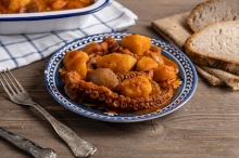 Χταπόδι Κοκκινιστό με Πατάτες