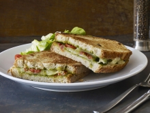 1 Καφές επιλογής + 1 Sandwich Pesto + 1 Νερό