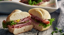 2 Καφέδες επιλογής + 2 Mini Sandwiches + 2 Νερά