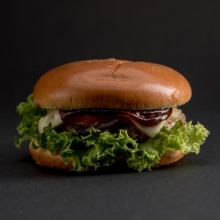 1 Silver Burger + 1 Μερίδα Πατάτες Τηγανητές + 1 Αναψυκτικό 330ml επιλογής