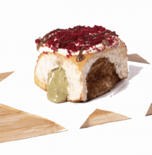 Cinnamon Roll με Κρέμα Φιστίκι και Red Velvet
